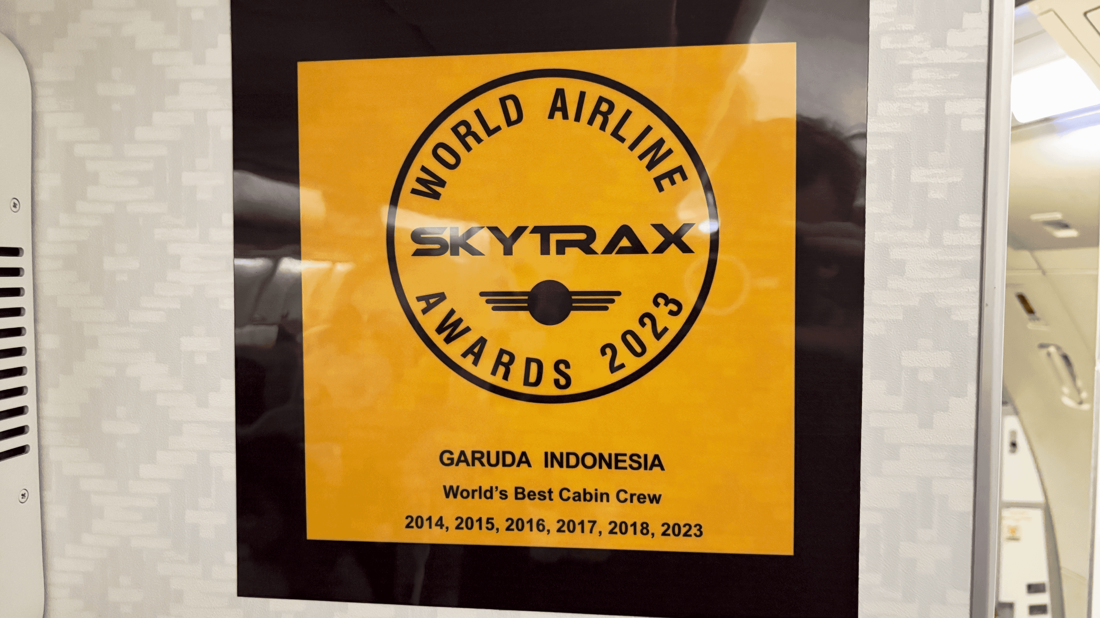 Garuda_SkyTrax_BestCabinCrew.png