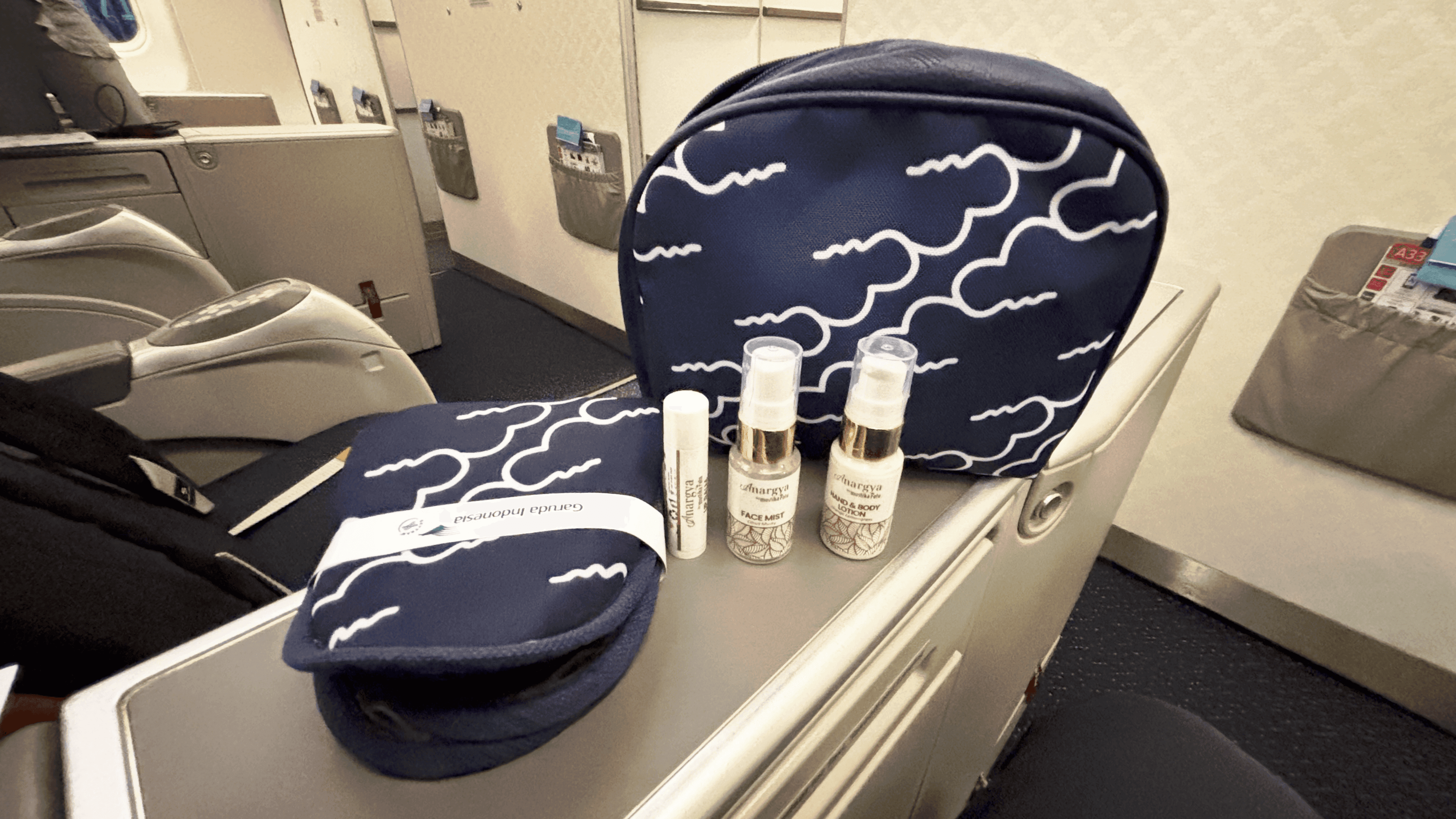 Garunda_BusinessClass_AmenityKit.png
