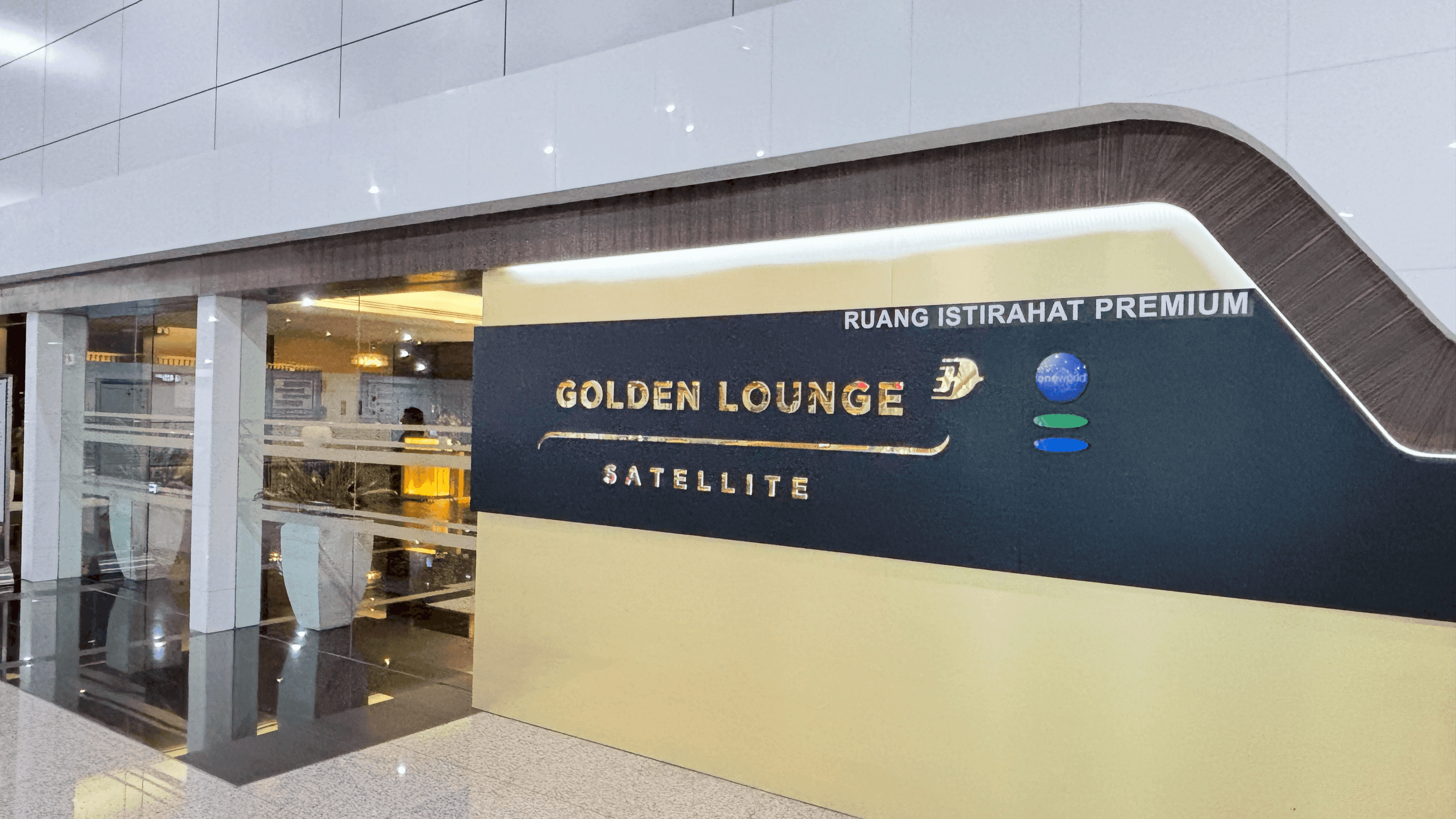 Malaysia Airlines Golden Lounge Review