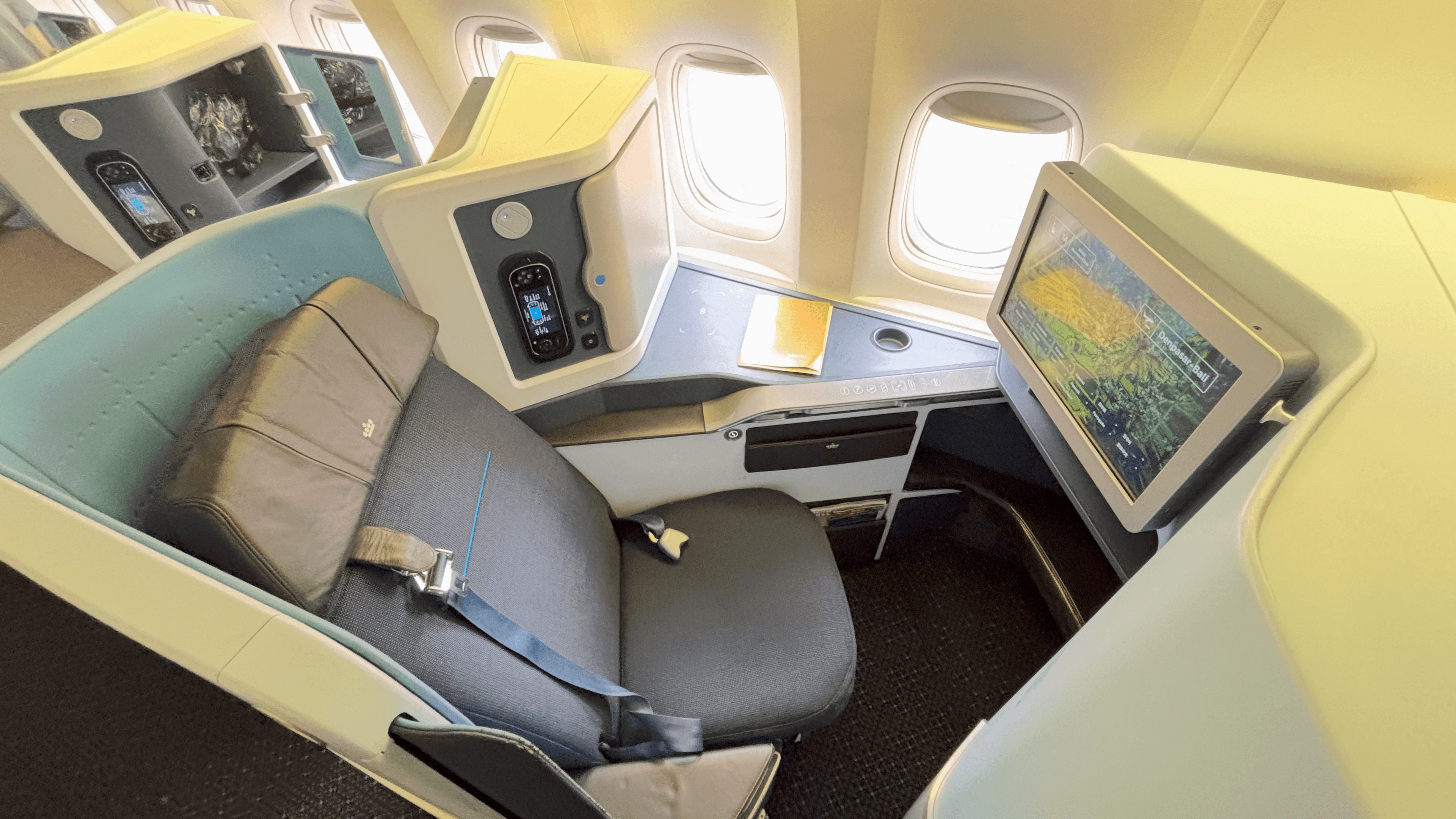 KLM_777_Seat_1A_BusinessClass.png