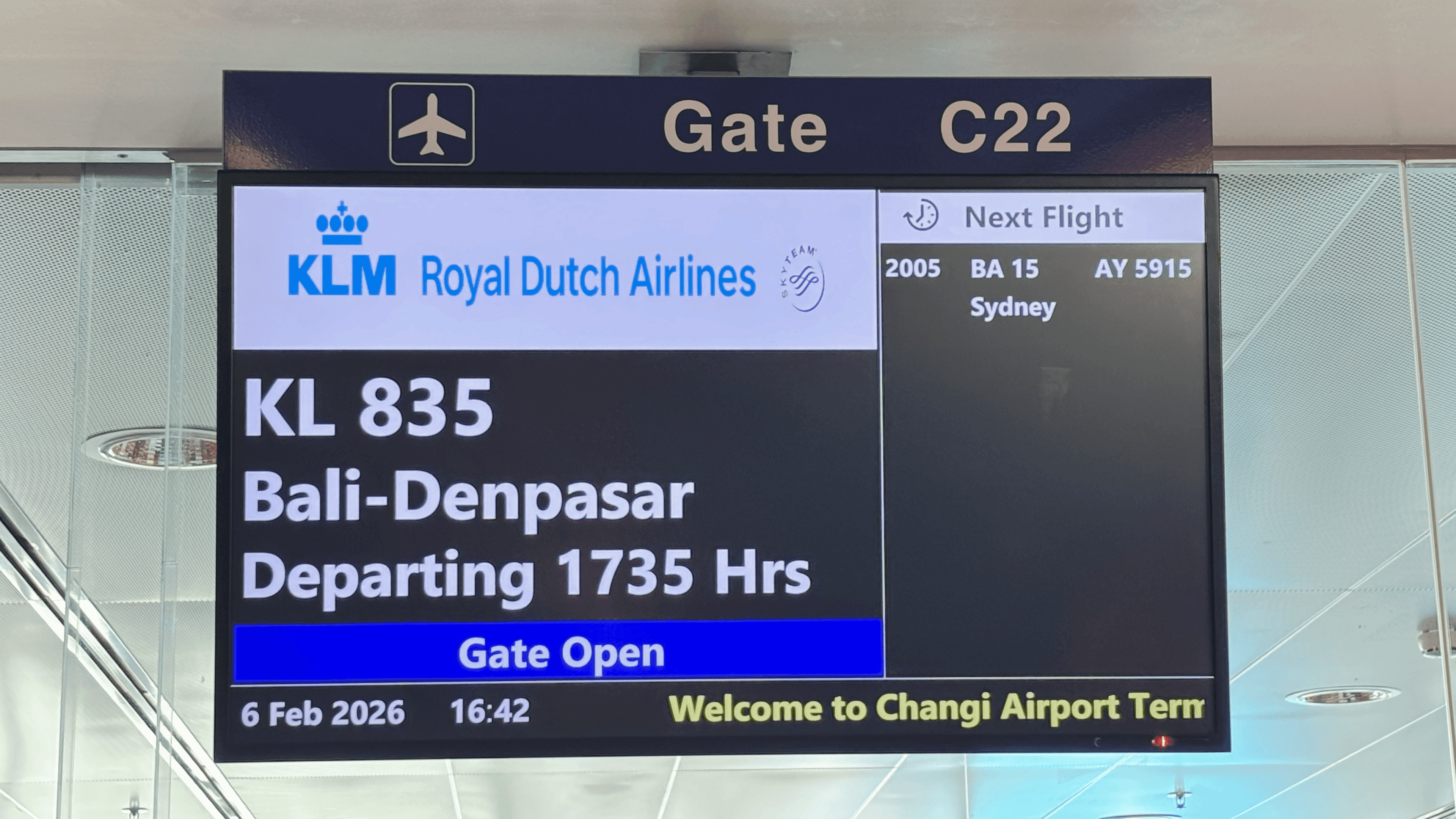 KLM Boeing 777 Business Class SIN - DPS